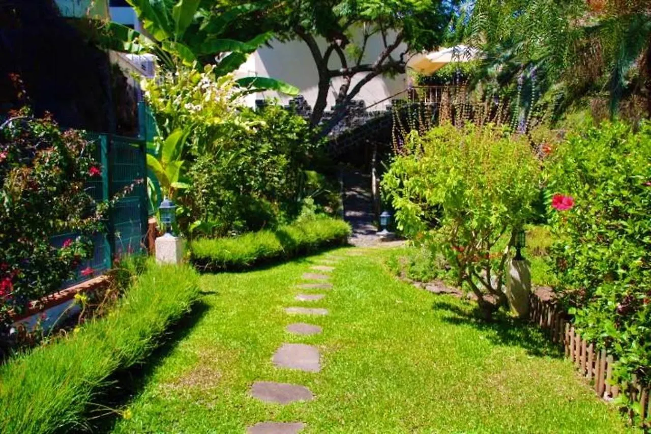 Comfortable Bungalow In Funchal With Sea View בית נופש פונשל