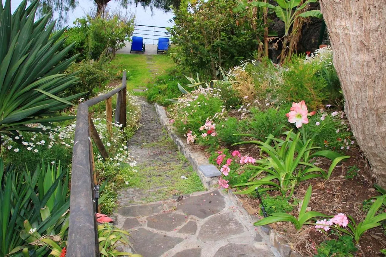 בית נופש Comfortable Bungalow In Funchal With Sea View פורטוגל