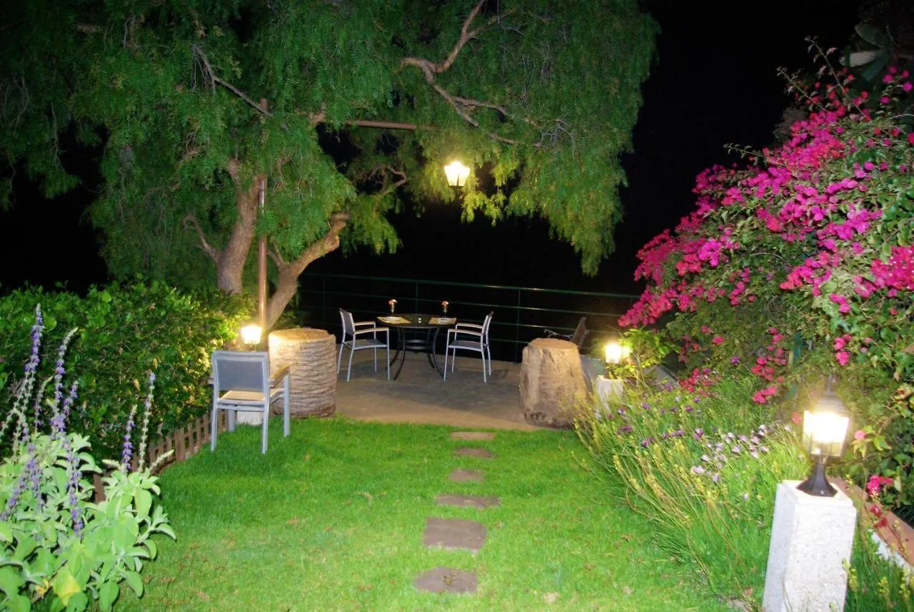 בית נופש Comfortable Bungalow In Funchal With Sea View