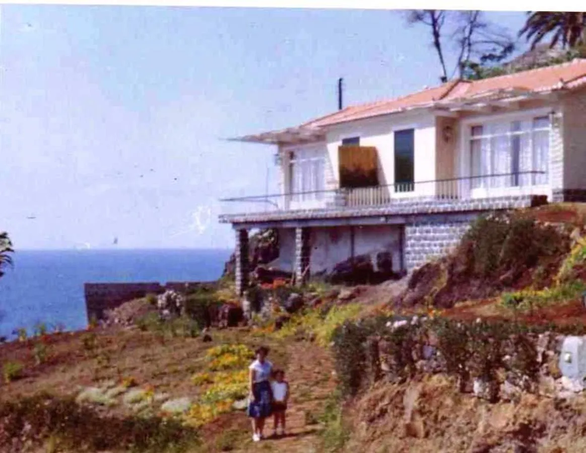 Comfortable Bungalow In Funchal With Sea View בית נופש