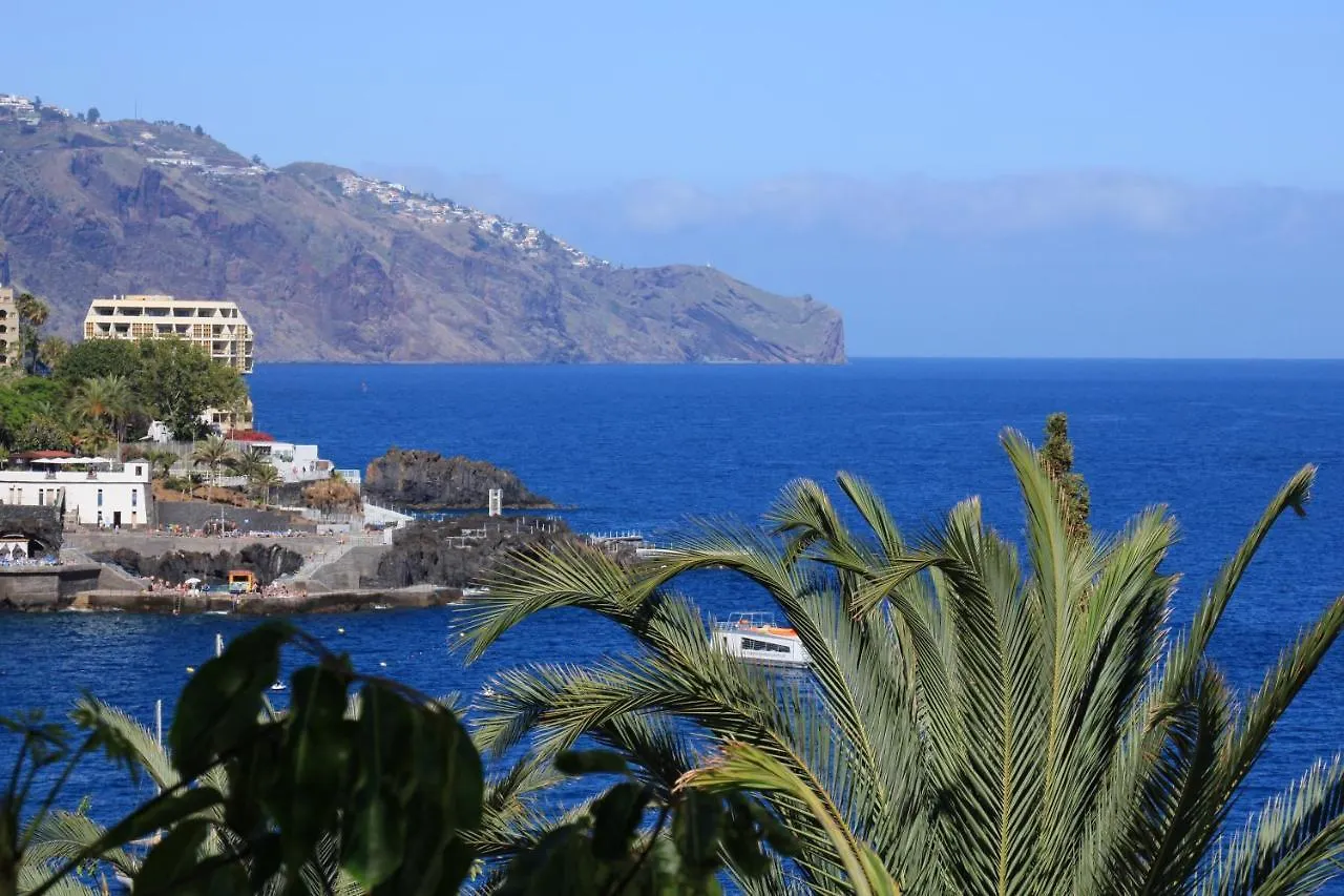 Comfortable Bungalow In Funchal With Sea View 0*, פונשל