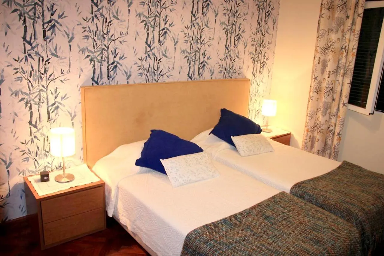 Comfortable Bungalow In Funchal With Sea View פורטוגל