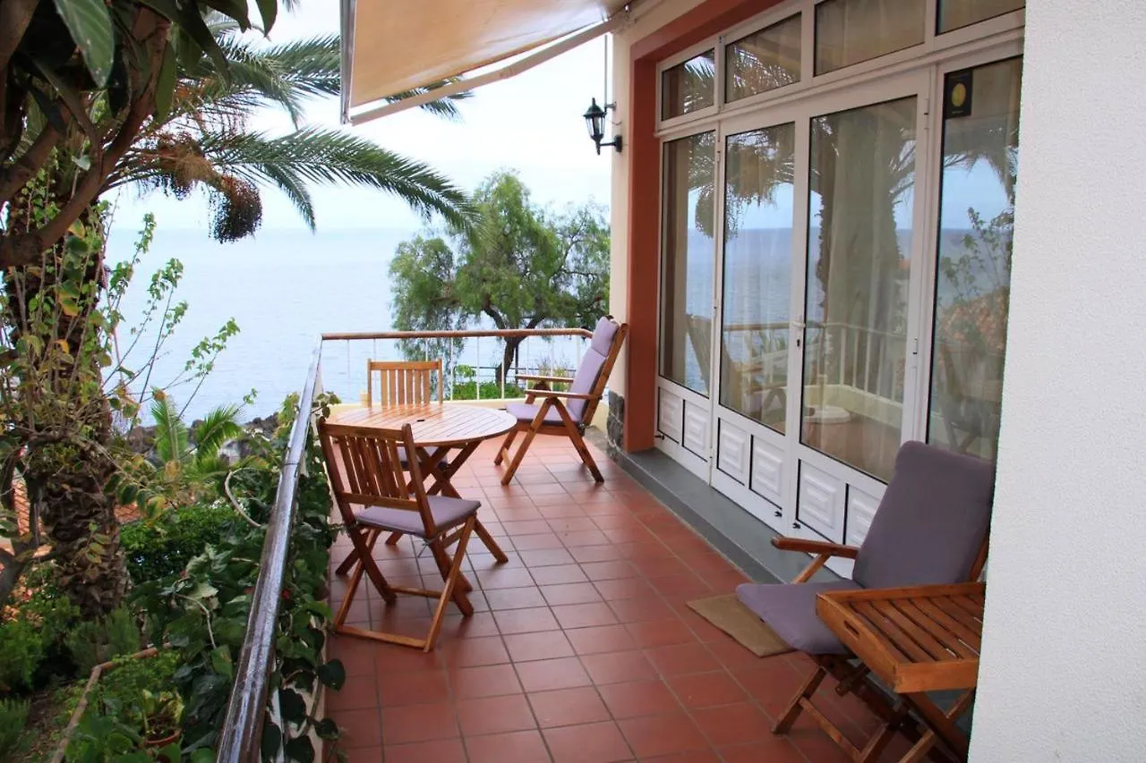 Comfortable Bungalow In Funchal With Sea View פורטוגל