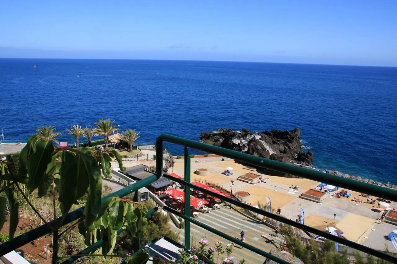 Comfortable Bungalow In Funchal With Sea View פונשל